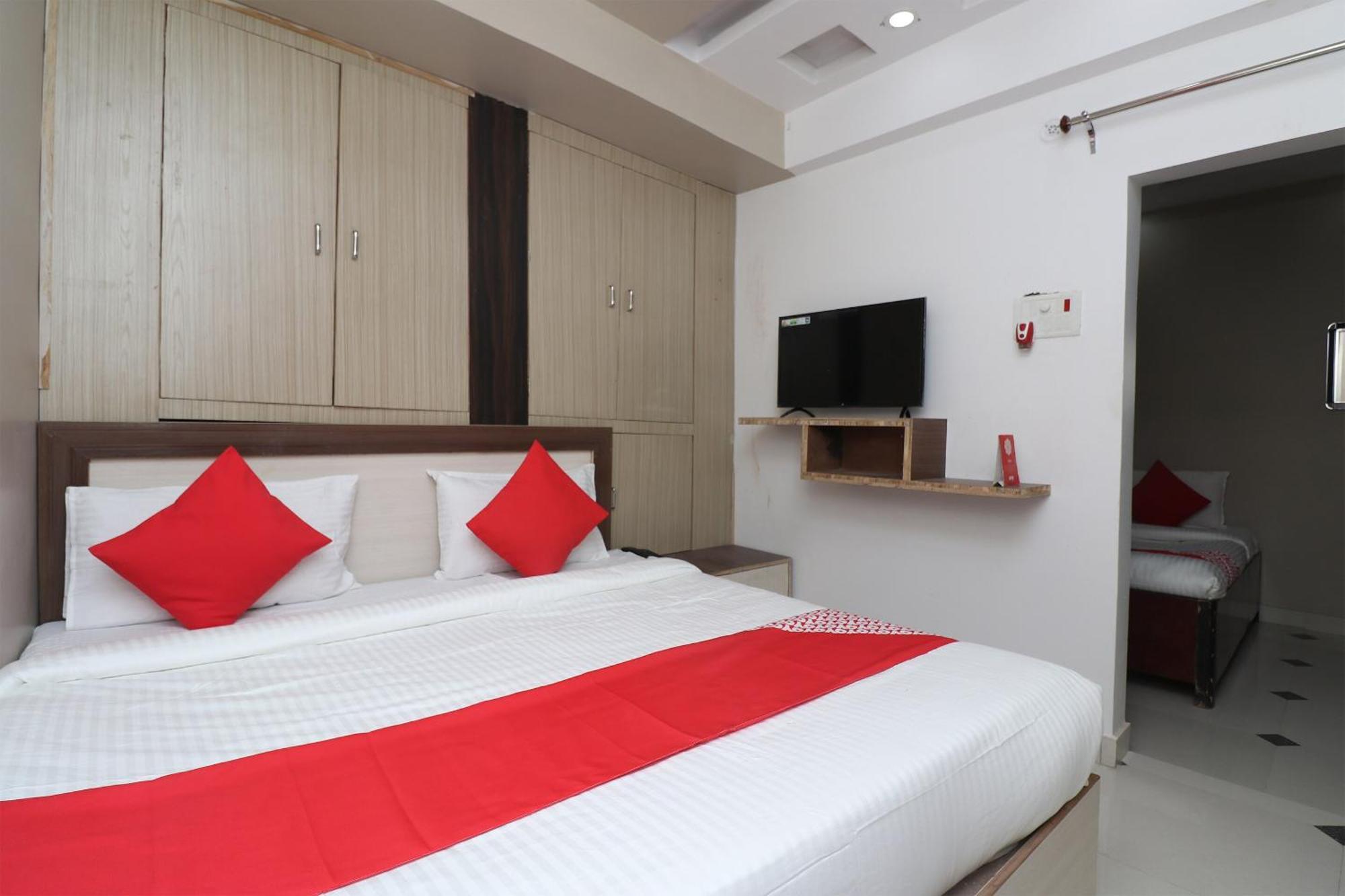 OYO 29570 Swastik Resort Colonelganj Exterior foto
