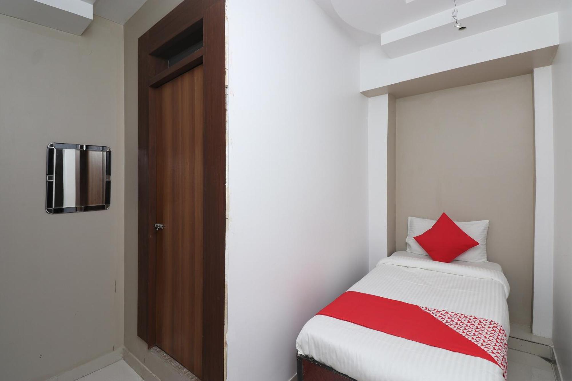 OYO 29570 Swastik Resort Colonelganj Exterior foto