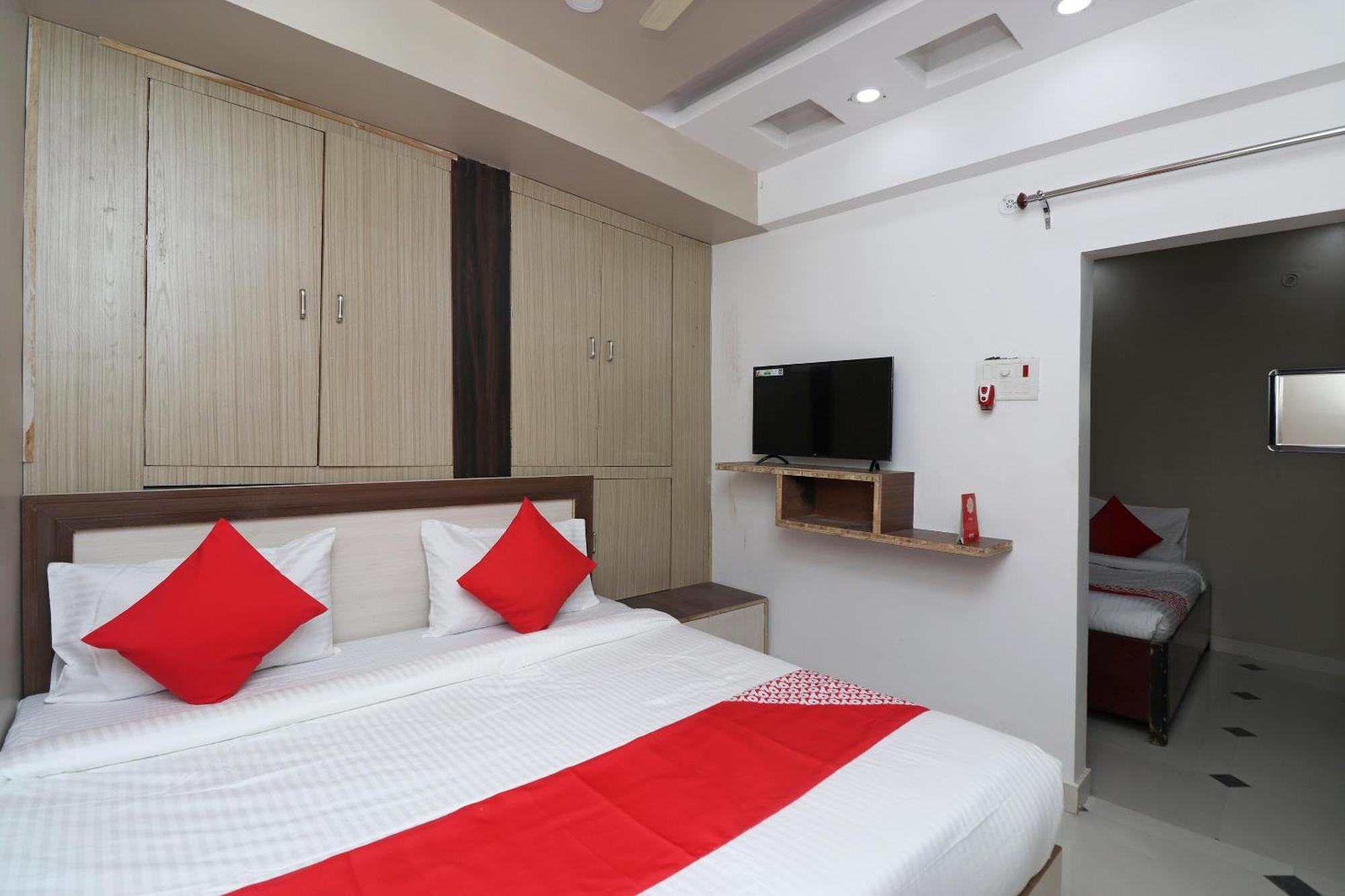 OYO 29570 Swastik Resort Colonelganj Exterior foto