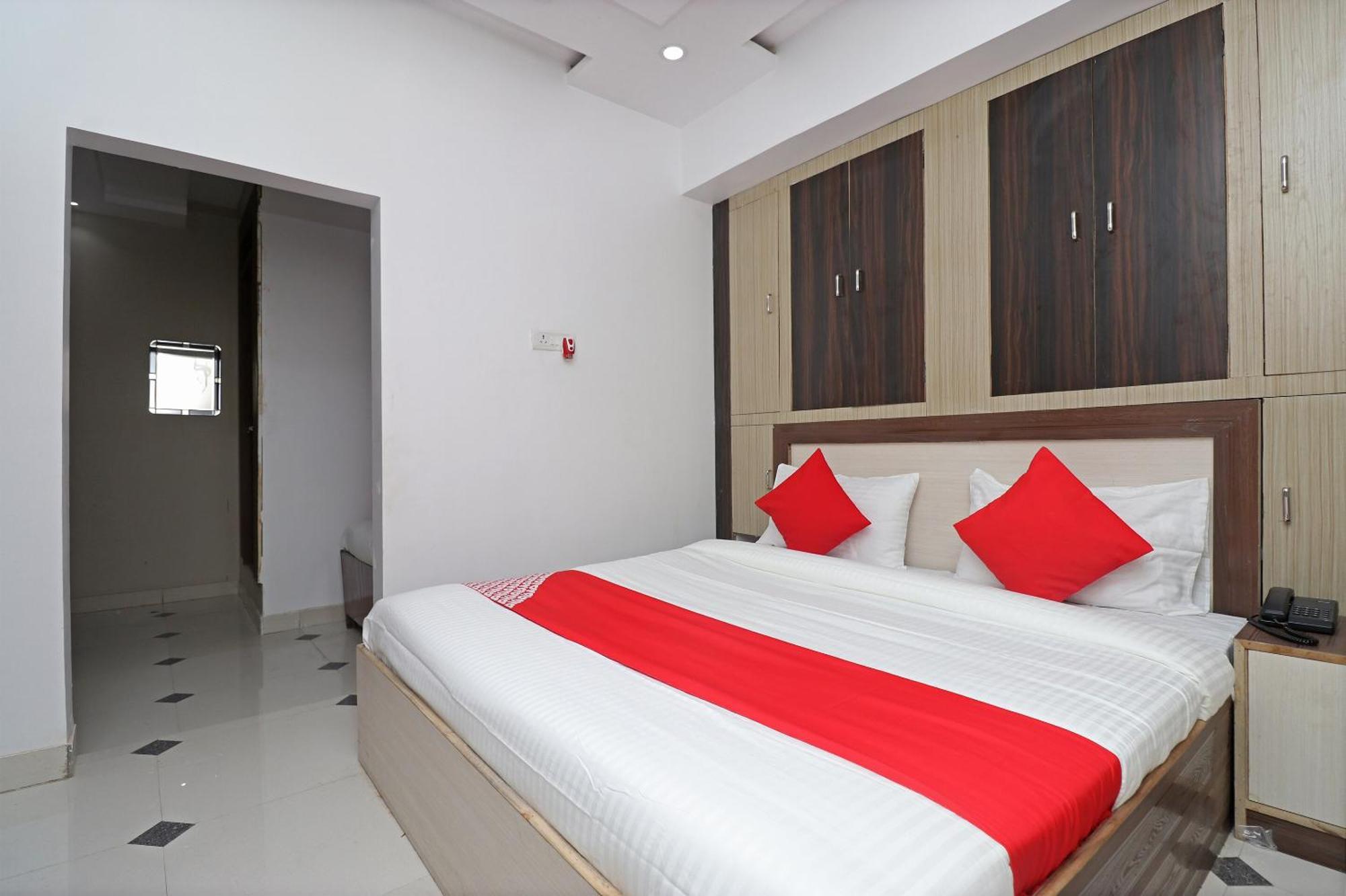 OYO 29570 Swastik Resort Colonelganj Exterior foto