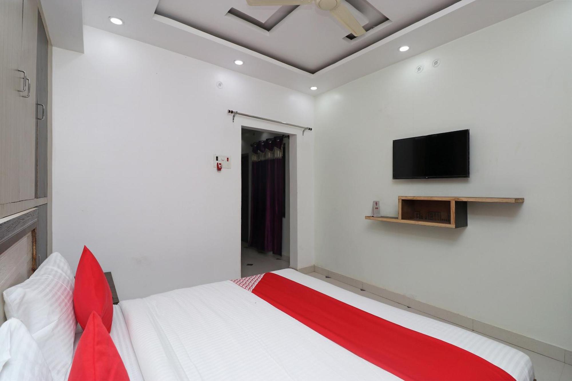 OYO 29570 Swastik Resort Colonelganj Exterior foto