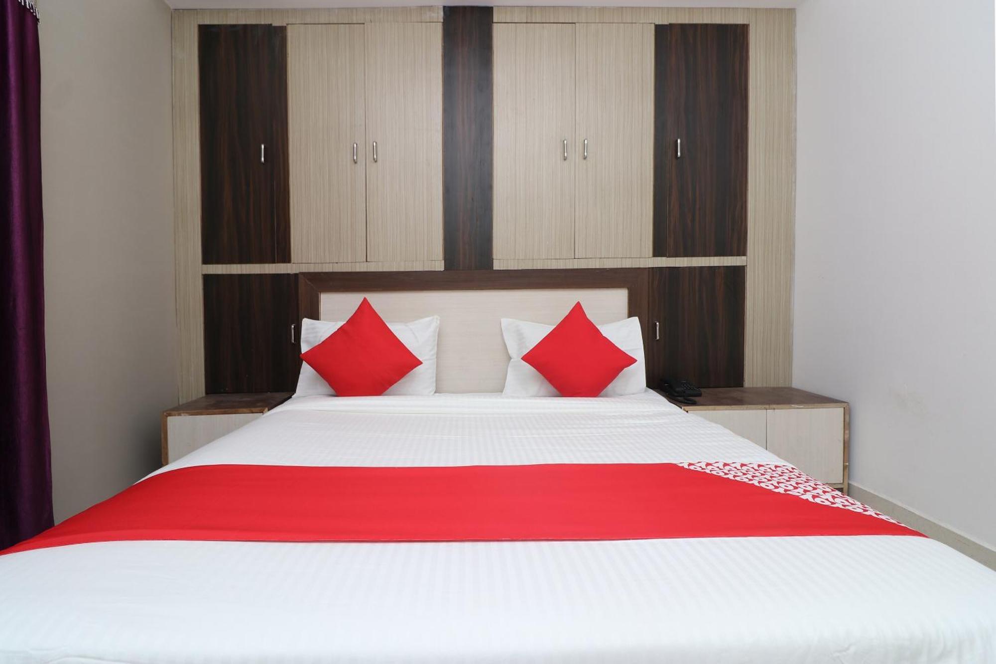 OYO 29570 Swastik Resort Colonelganj Exterior foto