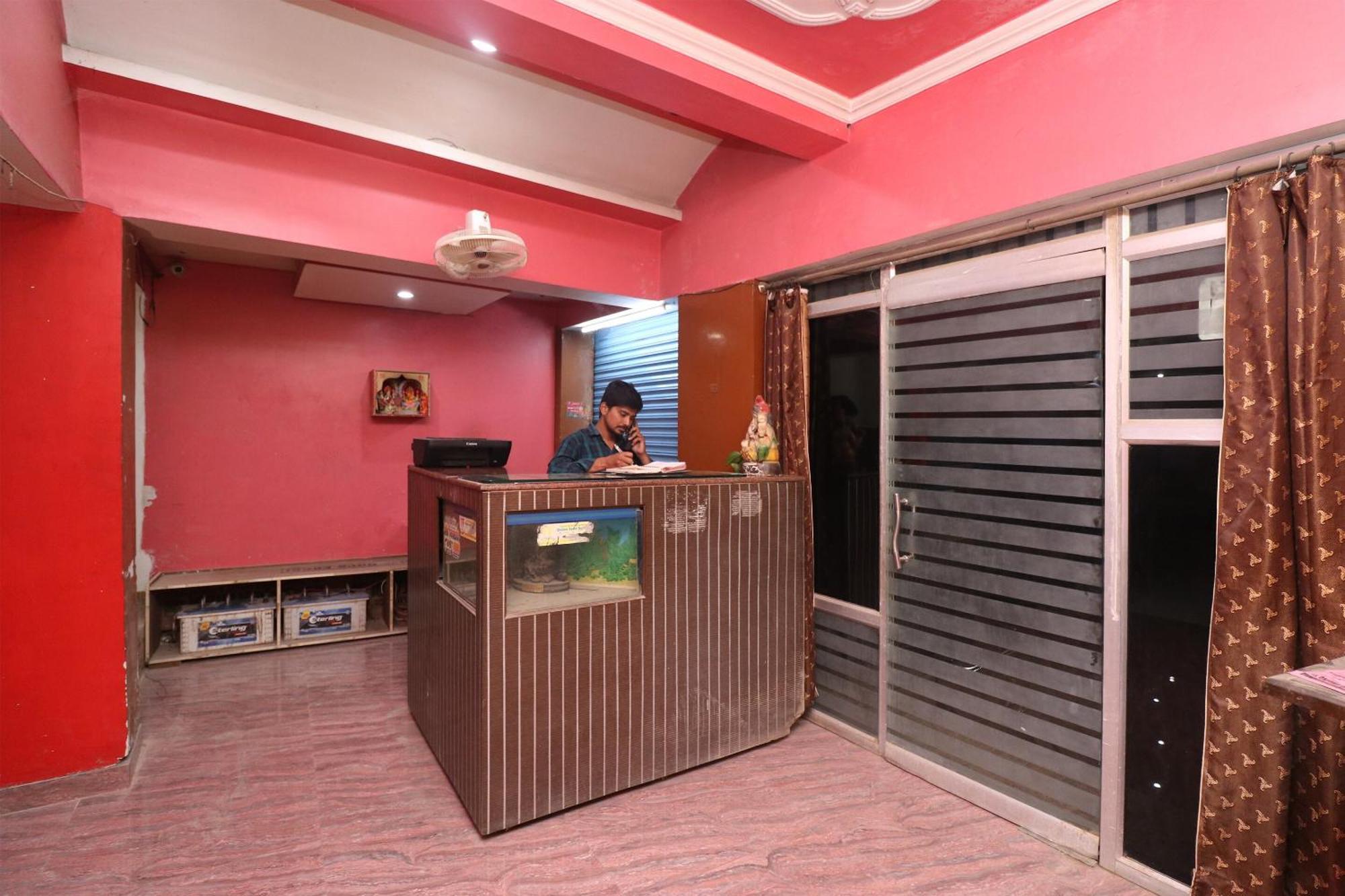 OYO 29570 Swastik Resort Colonelganj Exterior foto