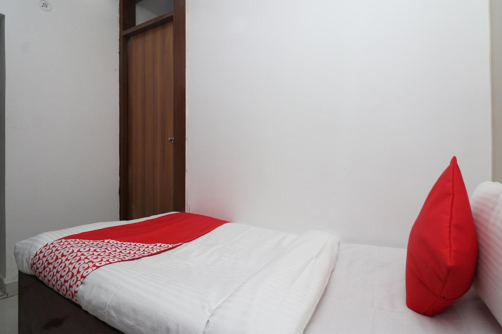 OYO 29570 Swastik Resort Colonelganj Exterior foto