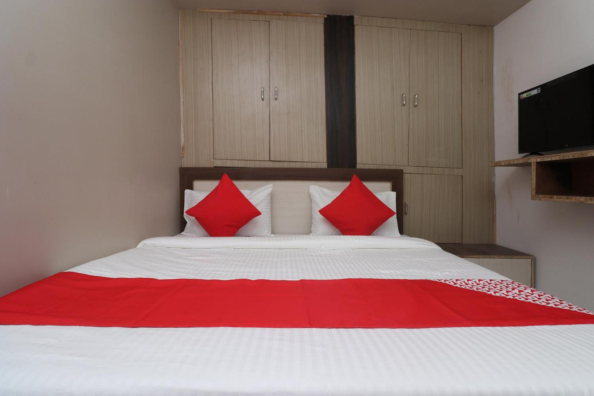 OYO 29570 Swastik Resort Colonelganj Exterior foto
