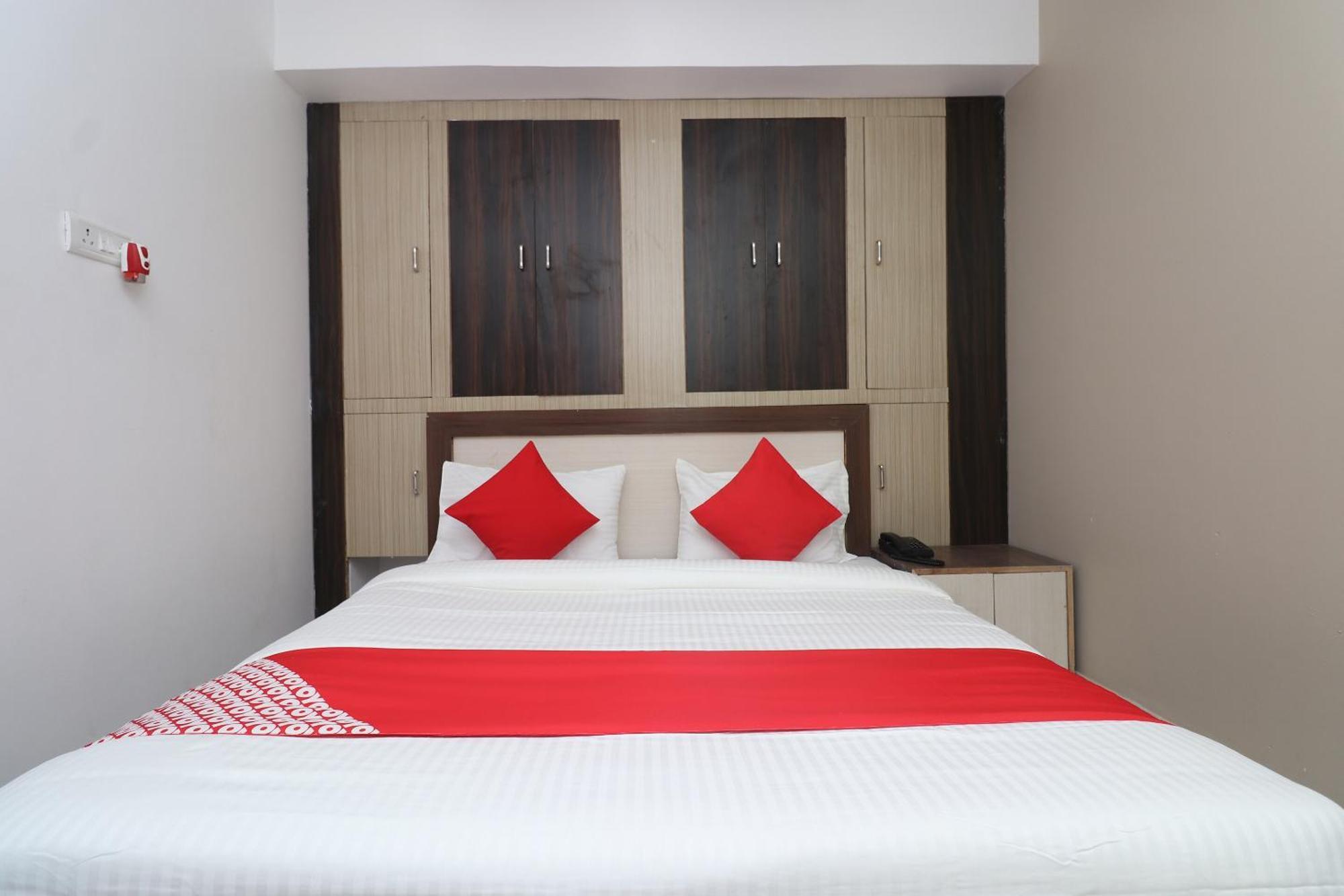 OYO 29570 Swastik Resort Colonelganj Exterior foto