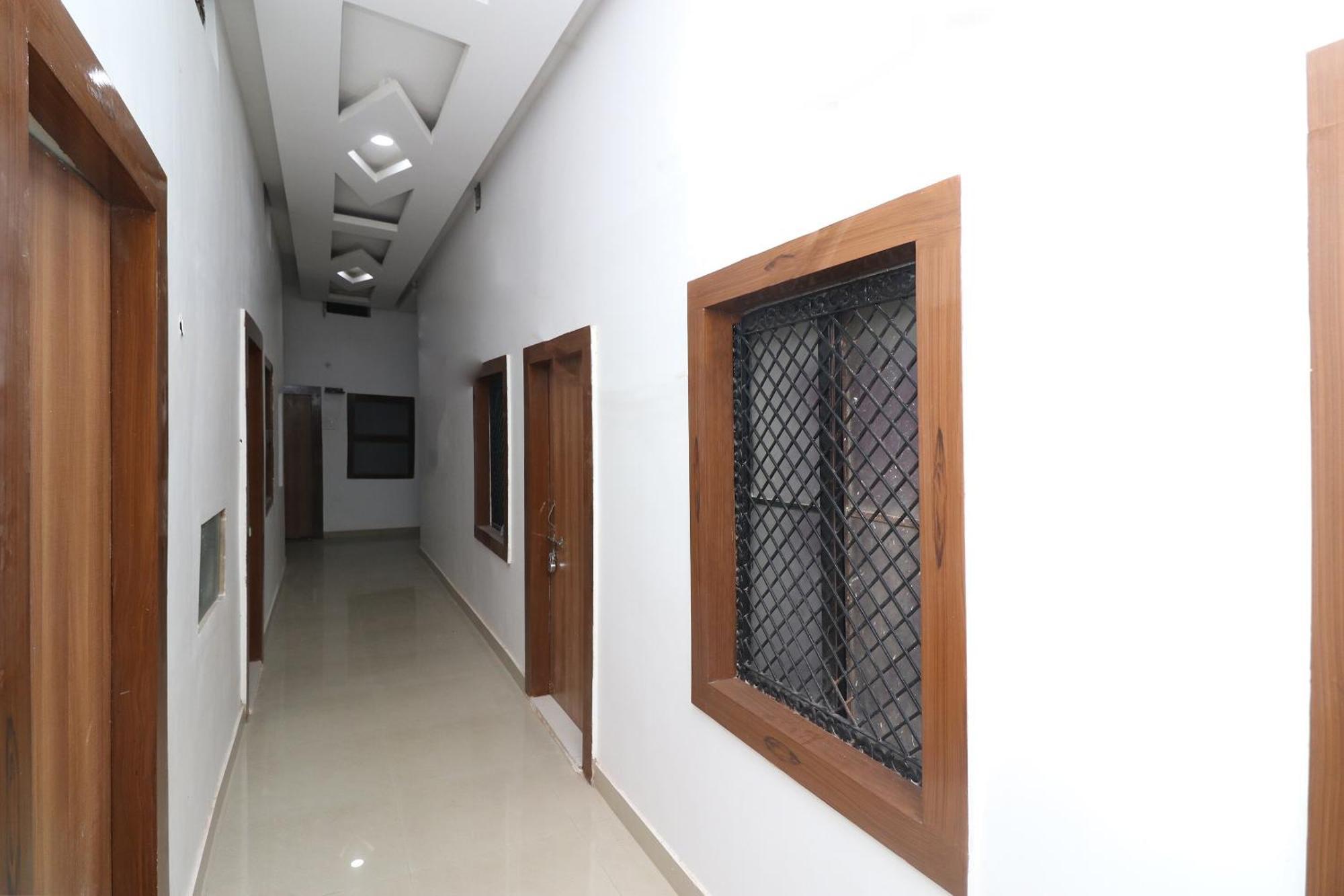 OYO 29570 Swastik Resort Colonelganj Exterior foto